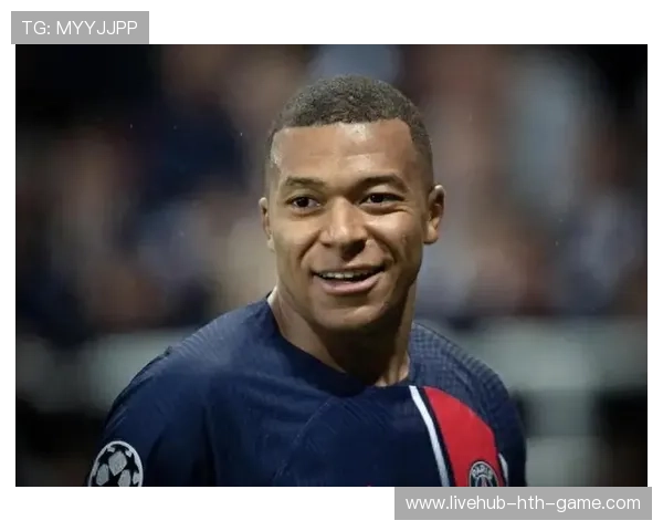 姆巴佩晒童年偶像海报，致敬老一辈巨星