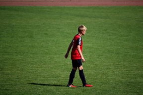 华体会官网入口-俱乐部青训选拔日活动吸引众多有潜力少年参与，足球青训俱乐部招生宣传